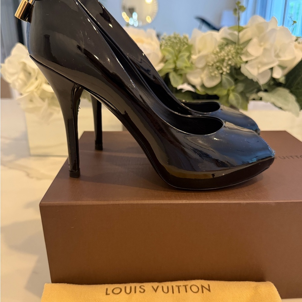 AUTHENTIC LV Louis Vuitton Black Heels with Gold Lock Detail - Picture 6 of 17